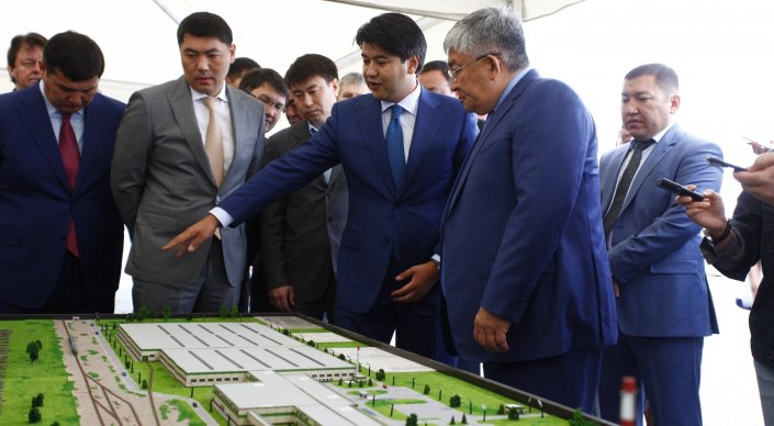 В Казахстане экс-министра экономики заподозрили в хищении при строительстве стекольного завода в Кызылорде