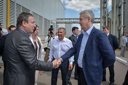 Президент республики Татарстан Рустам Минниханов посетил завод по производству листового стекла турецкой компании «Шишеджам» 