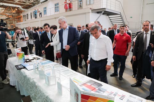 Президент республики Татарстан Рустам Минниханов посетил завод по производству листового стекла турецкой компании «Шишеджам» 