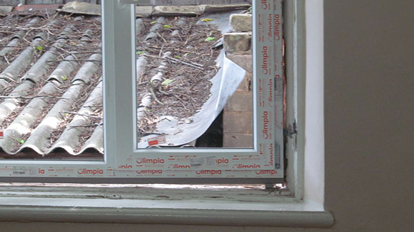 остановлена замена деревянных окон на пластиковые.