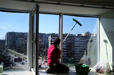 Окна и балконы: тюменцы настаивают на соблюдении стандартов безопасности и разработке новых нормативов