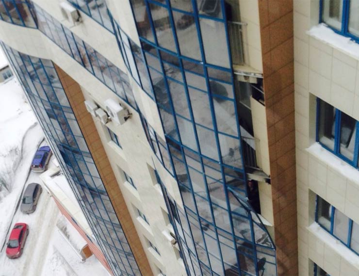 Некачественное остекление балконов – угроза при ураганном ветре