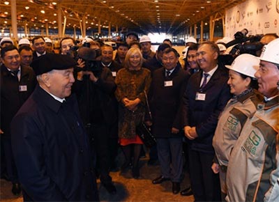 Глава Казахстана ознакомился со строительством завода по производству и обработке листового стекла