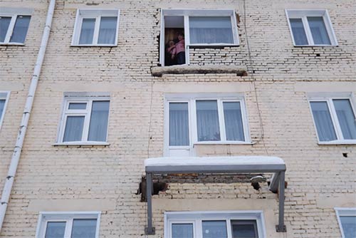 Использование балконной двери в Кузбассе может быть опасно для жизни
