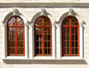 В Сосновоборском дворце культуры заменят окна за 8 миллионов рублей