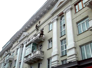 В Челябинске решают вопрос о снесении всех балконов на пр. Ленина, 61