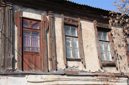 В Воронеже уникальное окно исторического здания сменили на пластиковое