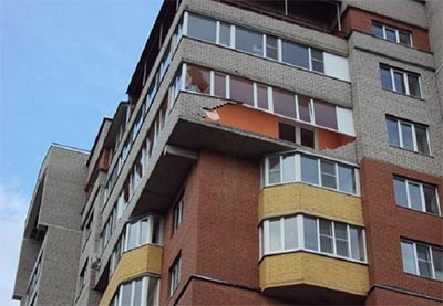Пластиковые окна, отделка, утепление – все это дополнительная тяжесть, которая может привести к обрушению балкона