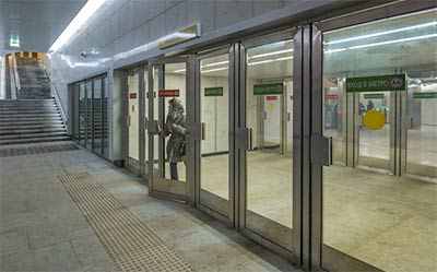 Московское метро обновляет остекление 