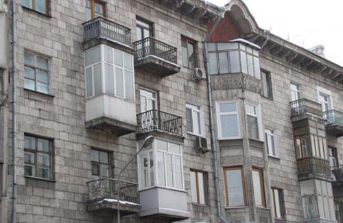 С Комсомольского проспекта в Перми хотят снять остекление балконов