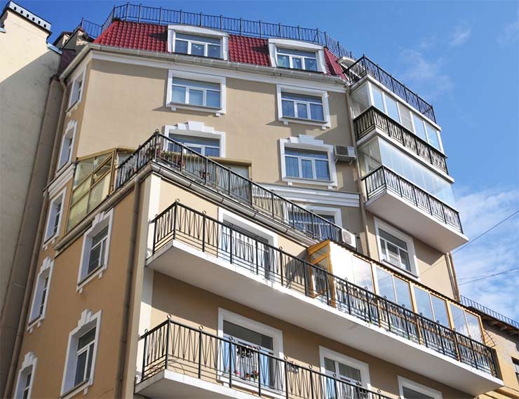 Управляющие компании в Пензе просят жильцов снести остекление балконов
