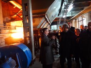 Саратовский губернатор осмотрел производство инновационного стекла