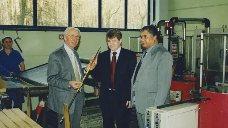 Виктор Тренев («ТБМ»), Мурат Шакиров («ТБМ»), Фридрих Пишингер (MACO) Завод MACO, Австрия, 1998 год