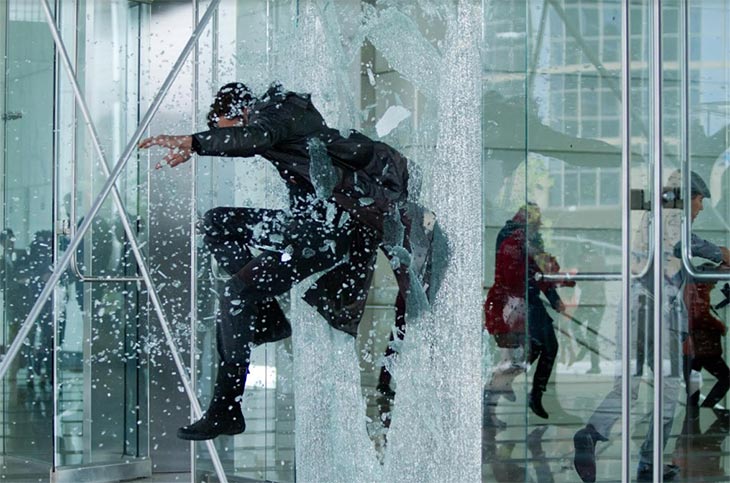 Дню стекольщика посвящается: Почему разбитые оконные стекла в фильмах не травмируют актёров?