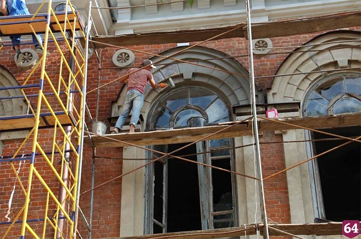В Саратовской области изготовят уникальные окна для объекта культурного наследия
