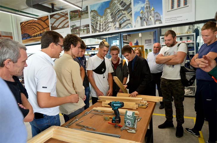 Пройти производственную практику по изготовлению деревянных окон приглашает Концерн «КРОСТ» на ВДНХ