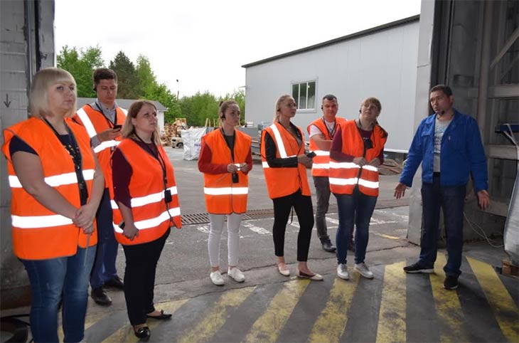 Менеджеры компании «ТЗСК Окна» прошли обучение на производстве Deceuninck в России