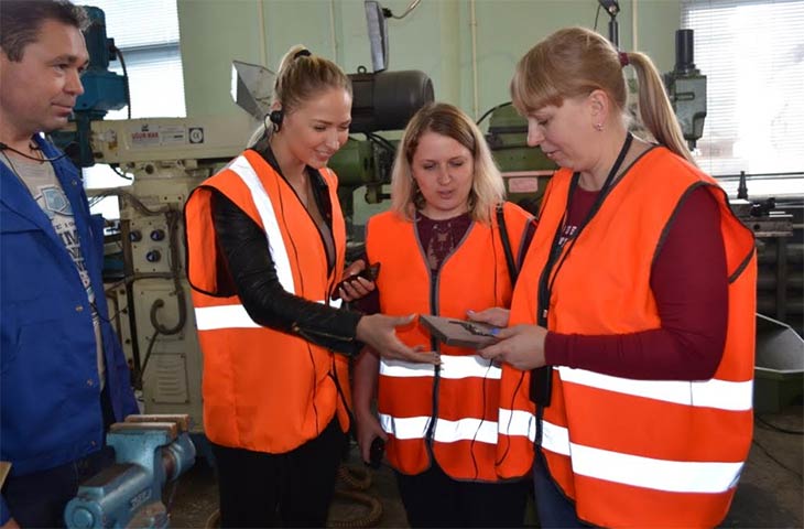 Менеджеры компании «ТЗСК Окна» прошли обучение на производстве Deceuninck в России
