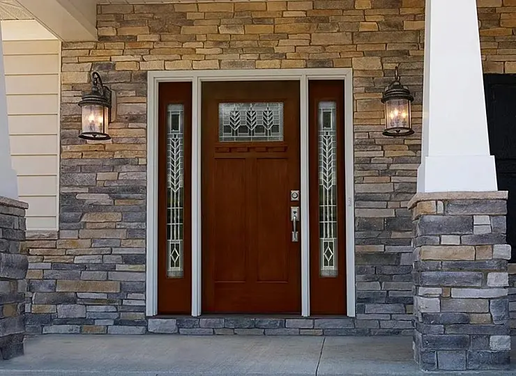 Светопрозрачное заполнение входных дверей – эффектный и эффективный элемент