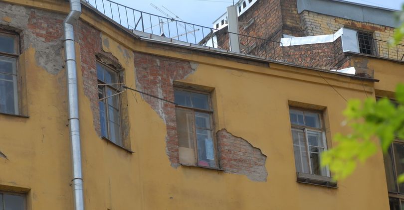 В Петербурге проверяют состояния фасадов и балконов жилых домов