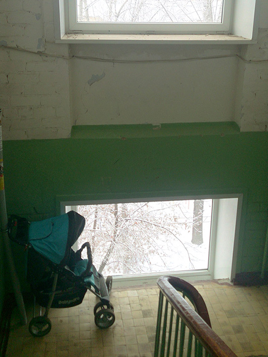 «Ходить страшно»: пермяки жалуются на отсутствие защитных решеток в подъезде «Ходить страшно»: пермяки жалуются на отсутствие защитных решеток в подъезде