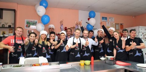 Если человек талантлив, то он талантлив во всем: и в производстве оконных конструкций, и в создании кулинарных шедевров. Это еще раз доказали представители компании «Алькон», партнера VEKA Rus, а также дилеры сибирского переработчика из Барнаула, Новоалтайска, Камня-на-Оби, Алтайского, Заринска и Бийска