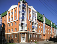 Сплошное ленточное остекление фасадов, балконов и лоджий можно тянуть на всю высоту здания