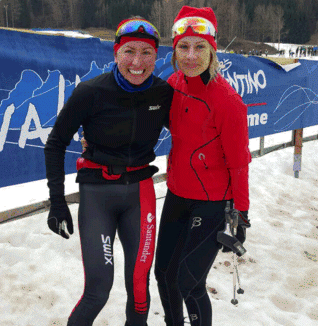 Участница марафона сотрудница компании «Бизнес-М» Анна Назарова с двукратной олимпийской чемпионкой и двукратной чемпионкой мира по лыжам Юстиной Ковальчик