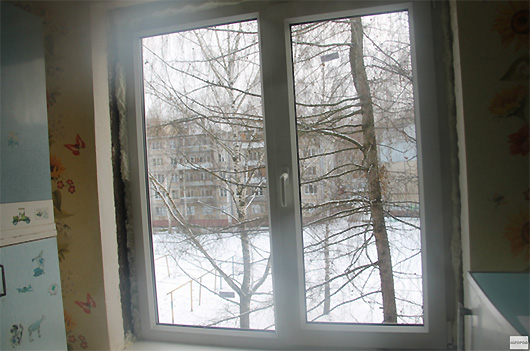Пенсионерка из Ярославля четвертый месяц живет с недоделанным окном