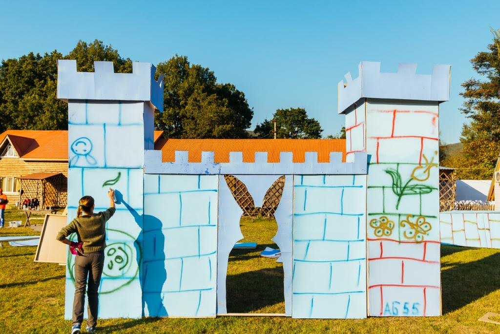 REHAU: в Краснодарском крае построен замок из картона
