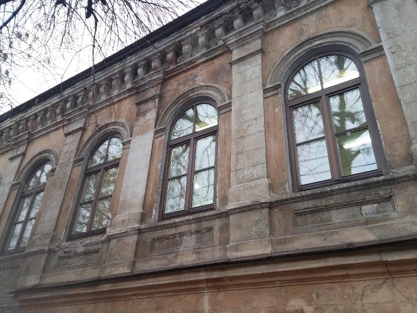 activPilot от Winkhaus в новых окнах православной гимназии