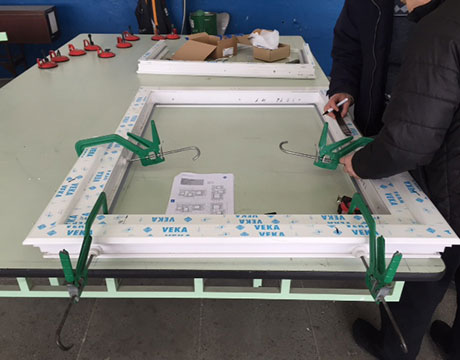 VEKA Rus, GU Rus и «СПК» разработали образец среднеподвесного окна