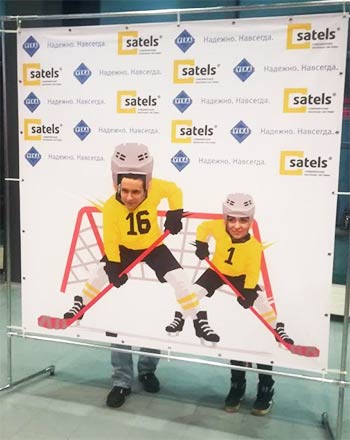 Партнер VEKA провел рекламную акцию на хоккейном матче в Ярославле