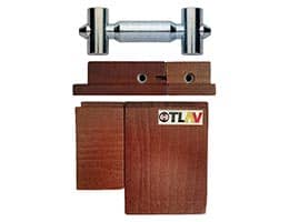 Инновационное решение – угловая стяжка OTLAV для деревянных дверей