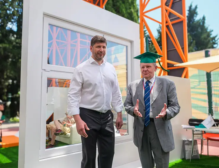 Проверить надежность школьного окна из профиля VEKA смогли дети «Артека»