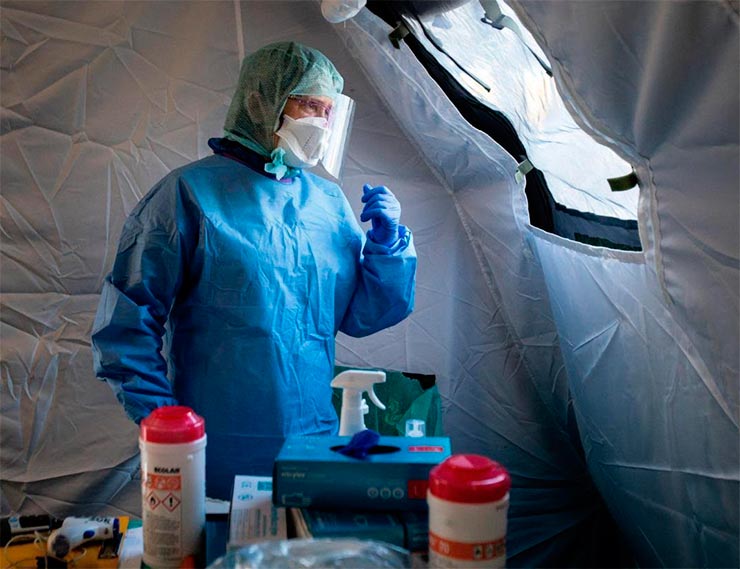 На двух крупных оконных производствах Польши зафиксированы случаи заражения коронавирусом