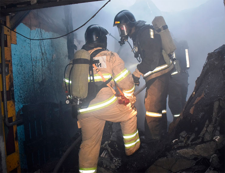 На производстве пластиковых окон в Челябинске произошел взрыв и пожар 