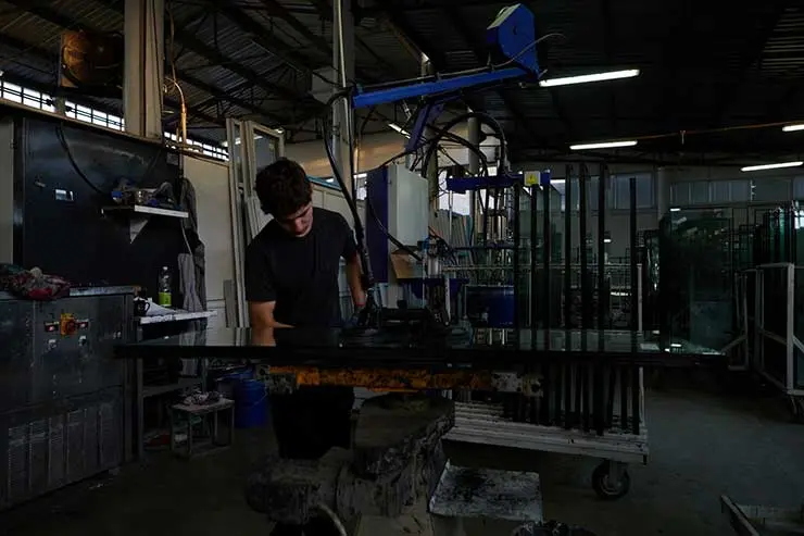Оконный завод «ПОЛАР»: один из немногих полностью восстановленных заводов Мариуполя