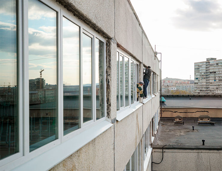Проект «Сохрани тепло детям»: пластиковые окна установили в 22 школах Владивостока