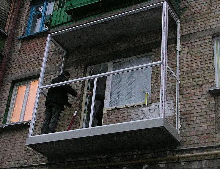 Россиян накажут за остекление балкона? С 1 марта 2022 года вступают в силу новые правила пользования жильём