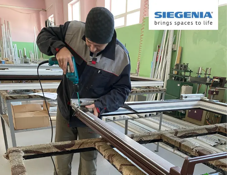 Один из основных производителей Дальнего Востока ввёл в ассортимент SIEGENIA PORTAL PSK Comfort для алюминиевых конструкций    
