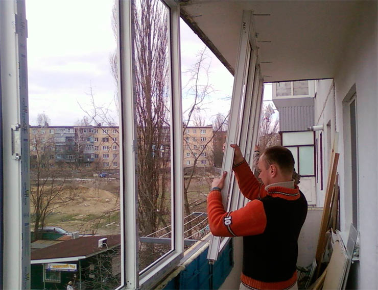 Сотни тысяч петербуржцев могут лишиться остекленных балконов