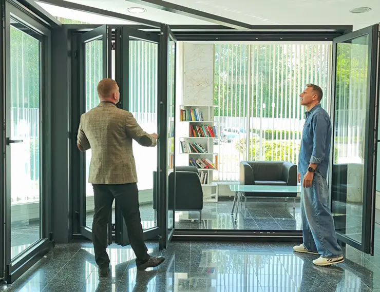 Алюминиевая система ALUMARK в новом фильме РБК «Сделано в России»