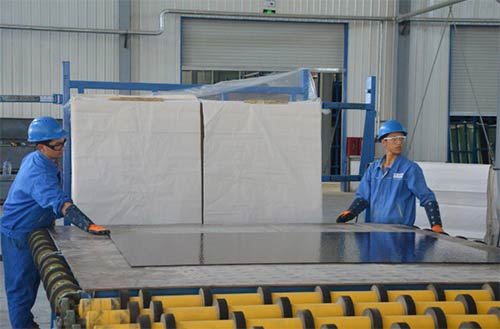 Крупный завод по производству листового стекла запустят в Джизаке в 2019 году