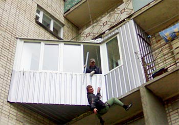 Кузбассовцы незаконно ломают стены и пристраивают балконы