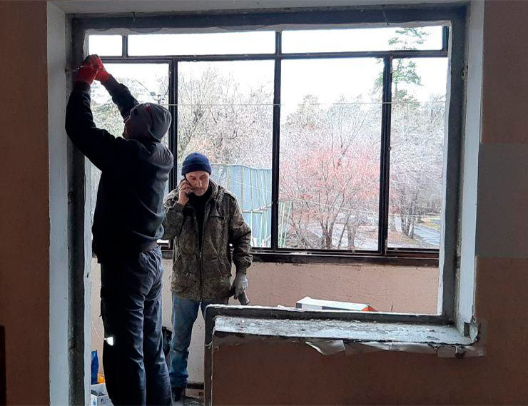 В пострадавшем от взрыва доме в Челябинске заменили все поврежденные окна