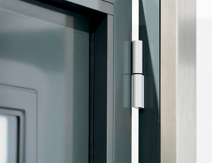 Эффективное производство с новыми дверными петлями с креплением на клеммах: Roto Solid B | 130 R для алюминиевых дверей