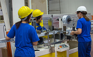 В Казахстане представитель правительства посетил производителя алюминиевых профилей ТОО «Aluminum of Kazakhstan»