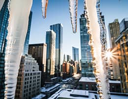 "РИА Новости": владельца жилья накажут за падение сосулек, если балкон остеклен