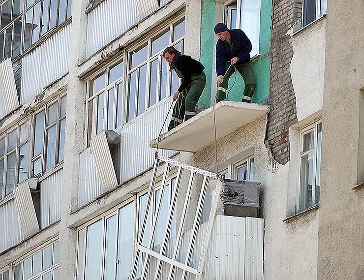Когда за остекление балкона могут оштрафовать: примеры от юриста